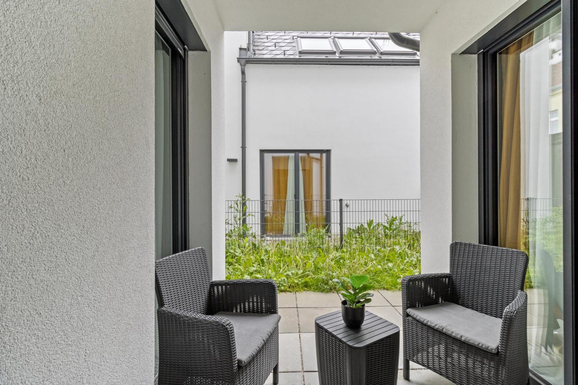 1 Min To Public Transport - 3 Min To Supermarket And Pharmacy - On-Site Parking For 19,90 Eur Vienna Exterior photo